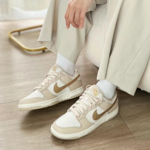 Alternative view of Giày Nike Dunk Low 'Phantom Metallic Gold' DX5930-001