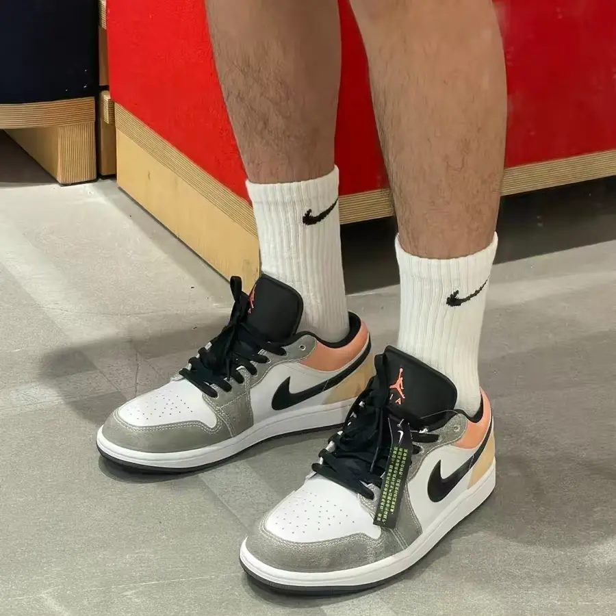 Alternative view of Giày Nike Jordan 1 Low SE Flight Club DX4334-008