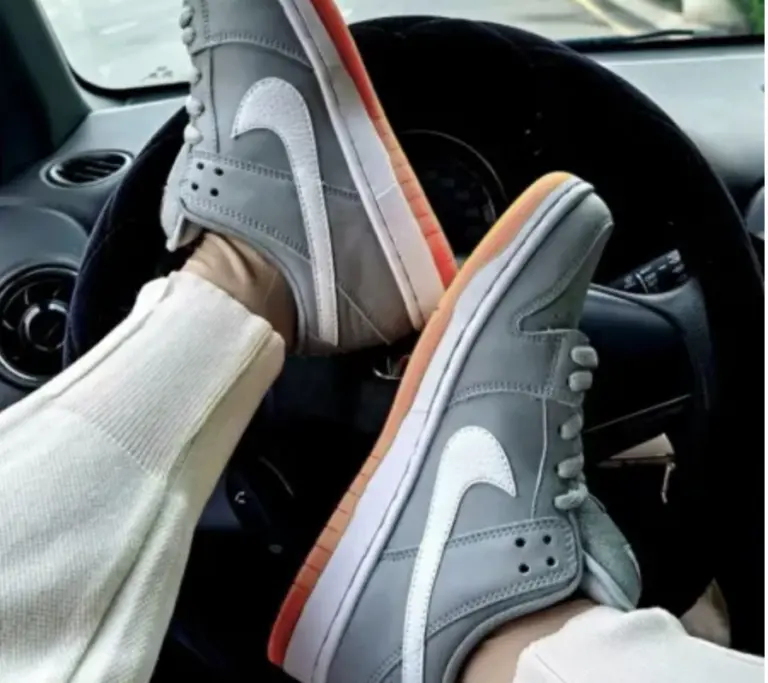 Alternative view of Giày Nike SB Dunk Low ‘Orange Label Grey Gum’ DV5464-001