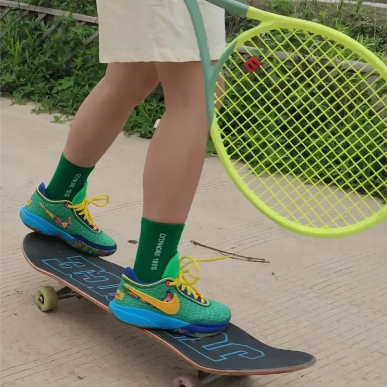 Alternative view of Giày Nike LeBron 20 GS 'Kaleidoscope' DV3021-300