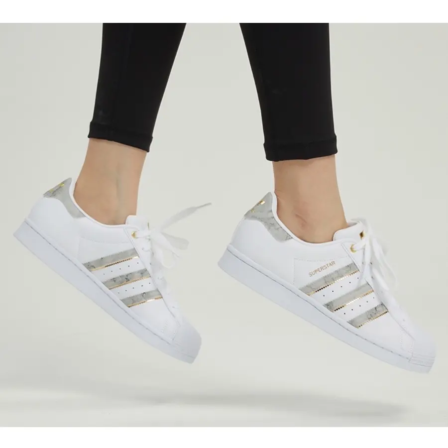Alternative view of Giày Adidas Superstar 'White Gold Metallic' GX1839