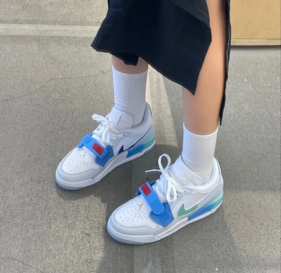 Alternative view of Giày Nike Air Jordan Legacy 312 Low GS ‘Windy City’ FN8896-131