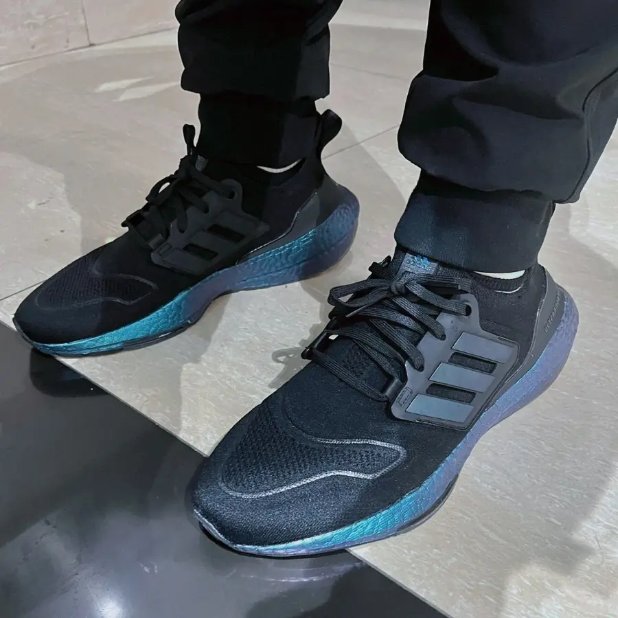 Alternative view of Giày Adidas Ultraboost 22 ‘Black Blue’ HP2989