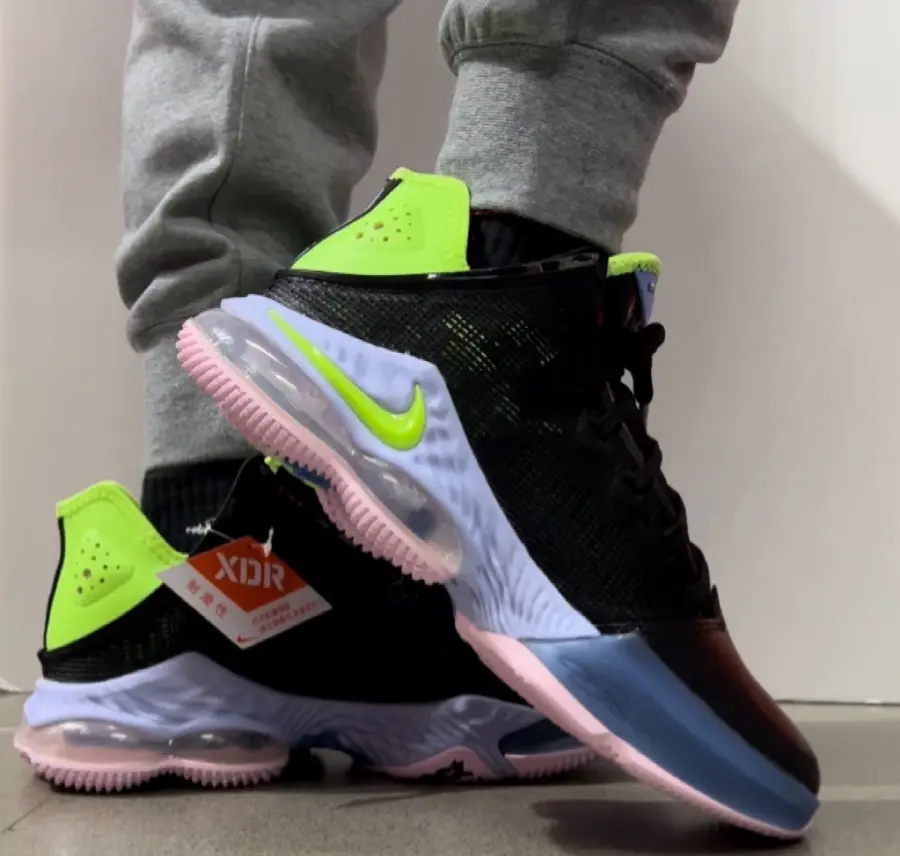 Alternative view of Giày Nike LeBron 19 Low 'Black Volt' DO9828-001