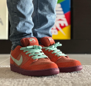 Alternative view of Giày Nike SB Dunk Low ‘Mystic Red Rosewood’ DV5429-601