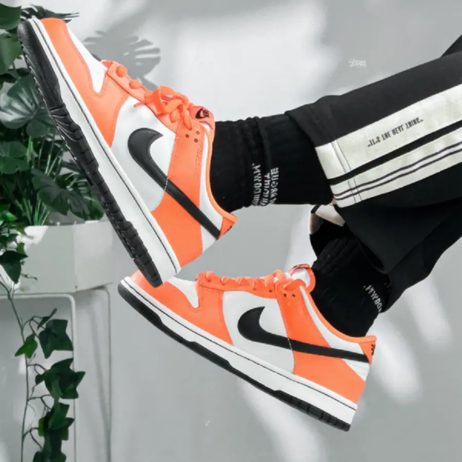 Alternative view of Giày Nike Dunk Low ‘Halloween’ DH9765-003