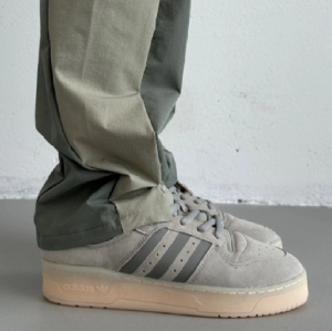 Alternative view of Giày Adidas Rivalry Low 86 ‘Mgh Solid Grey’ FZ6323
