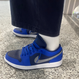 Alternative view of Giày Nike Air Jordan 1 Low Game Royal 'Blue Void' DC0774-400
