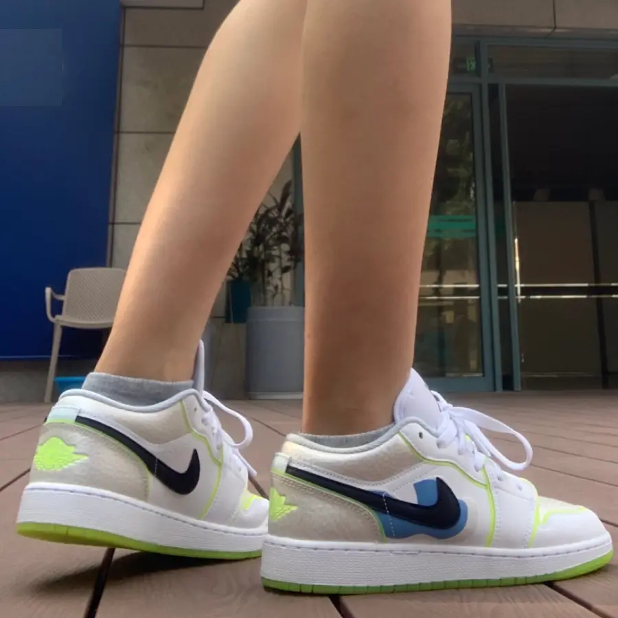 Giày Nike Air Jordan 1 Low SE 'Warped Swoosh' DV1324-117 - Ảnh 4