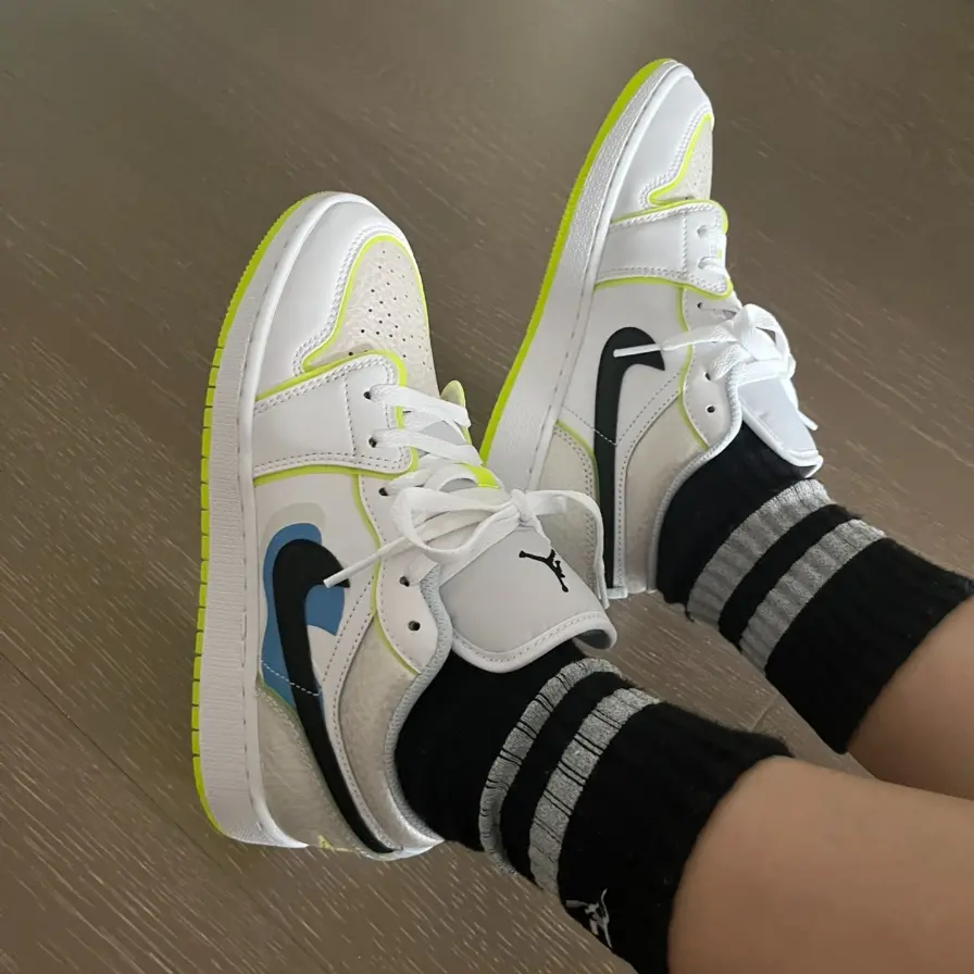 Giày Nike Air Jordan 1 Low SE 'Warped Swoosh' DV1324-117 - Ảnh 3