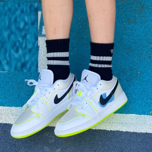 Alternative view of Giày Nike Air Jordan 1 Low SE 'Warped Swoosh' DV1324-117