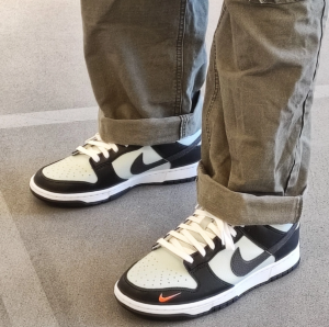 Alternative view of Giày Nike Dunk Low ‘Black Total Orange’ FN7808-001