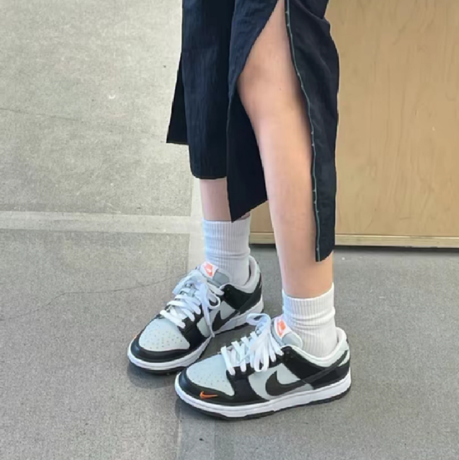 Giày Nike Dunk Low ‘Black Total Orange’ FN7808-001 - Ảnh 3