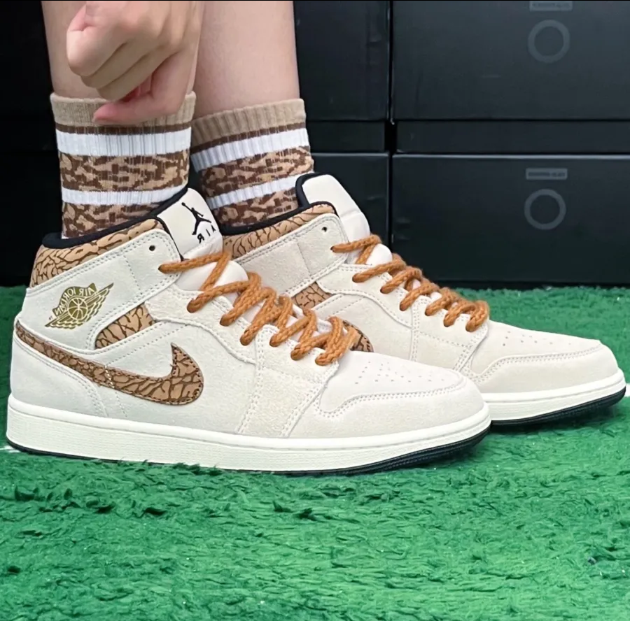Giày Nike Air Jordan 1 Mid SE ‘Brown Elephant’ DZ4129-102 - Ảnh 2