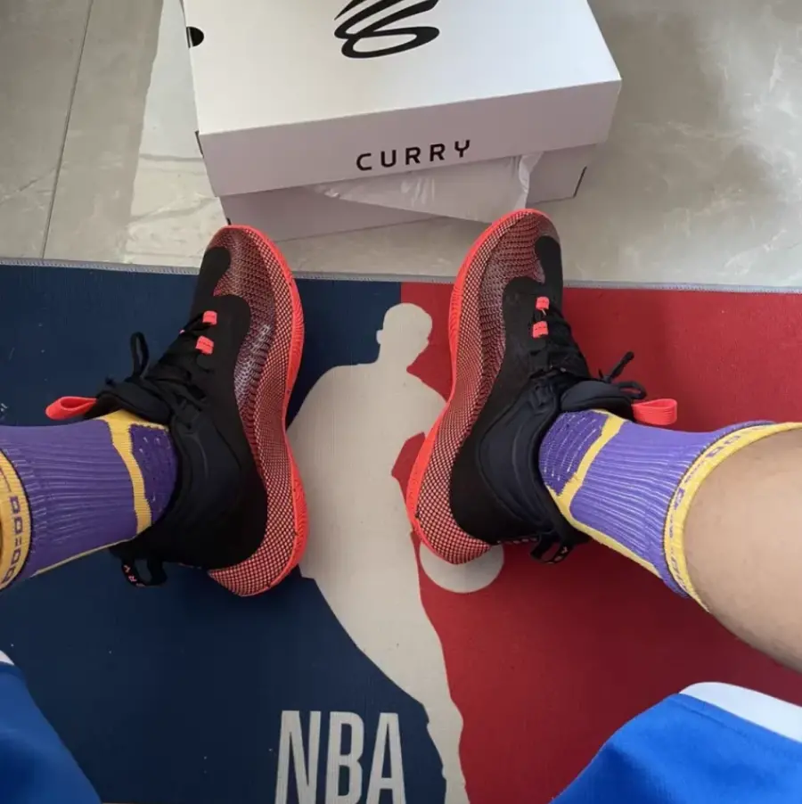 Alternative view of Giày Under Armour Curry Splash 'Black Red' 3024719-004