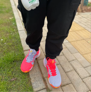 Alternative view of Giày Nike  'Hot Punch Mismatched' DM0826-600