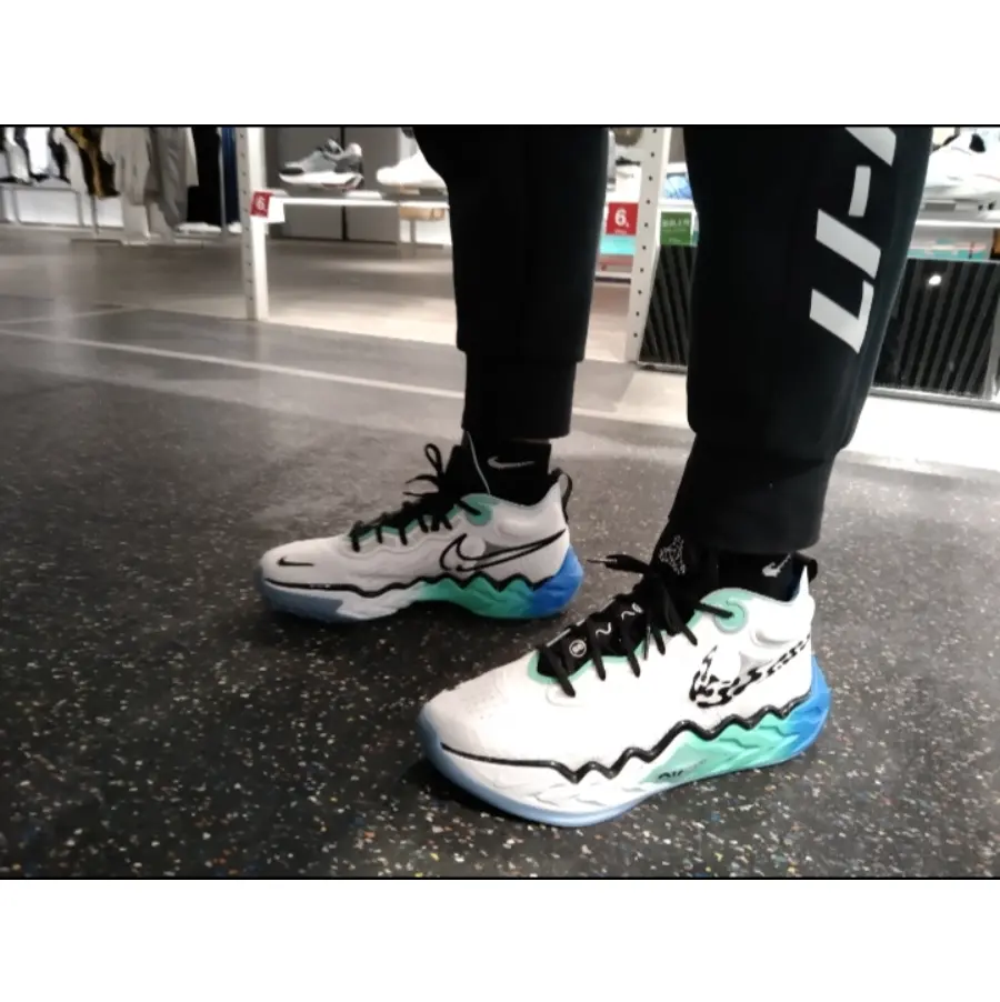 Alternative view of Giày Nike Air Zoom GT Run 'Unlock Your Space' FN3421-104