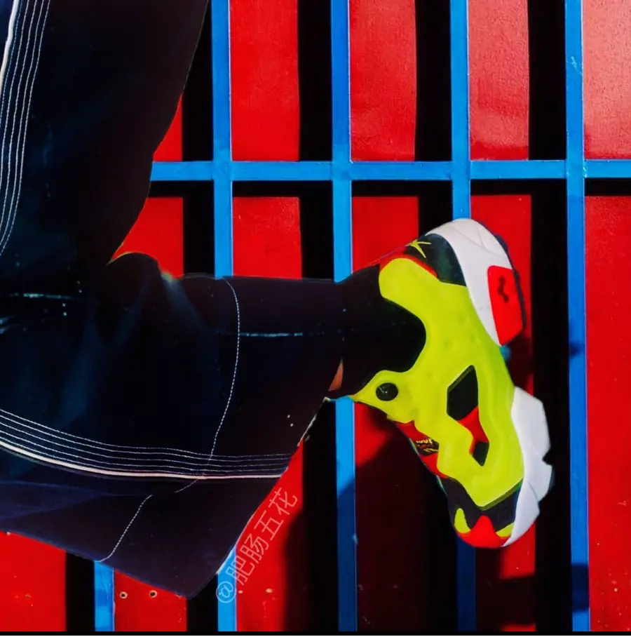 Alternative view of Giày Reebok InstaPump Fury Ultraknit OG 'Black Hypergreen' BS6367
