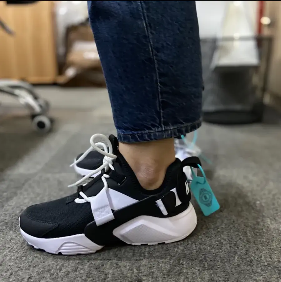 Giày Nike Wmns Huarache City Low ‘Black White’ AH6804-002 - Ảnh 5