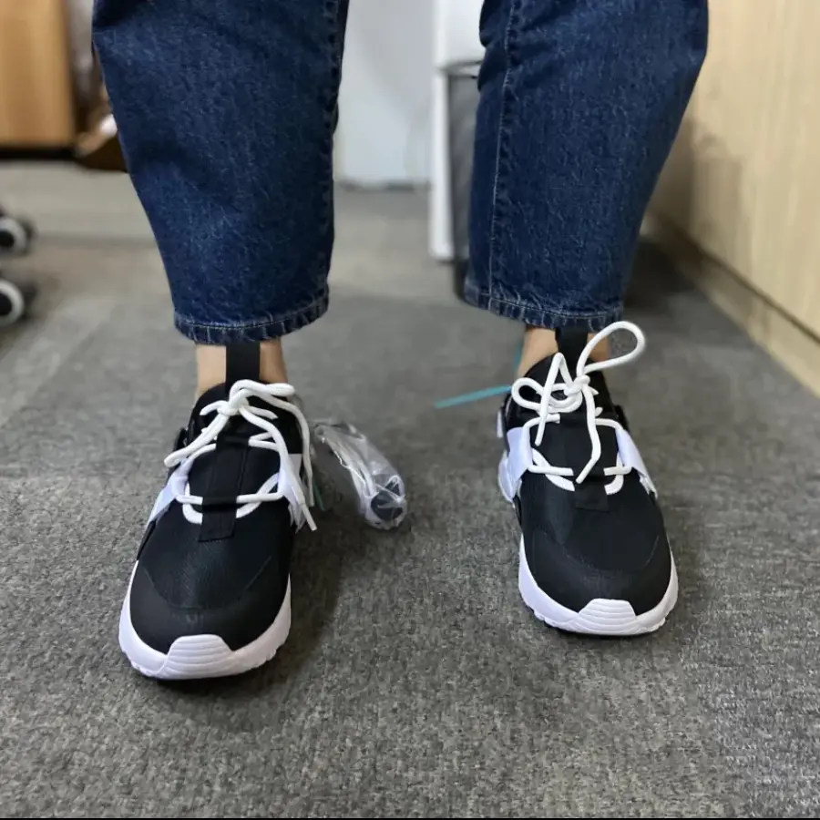 Giày Nike Wmns Huarache City Low ‘Black White’ AH6804-002 - Ảnh 4