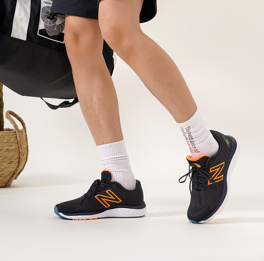 Giày New Balance Fresh Foam 'Black Orange' M680CK7 - Ảnh 5