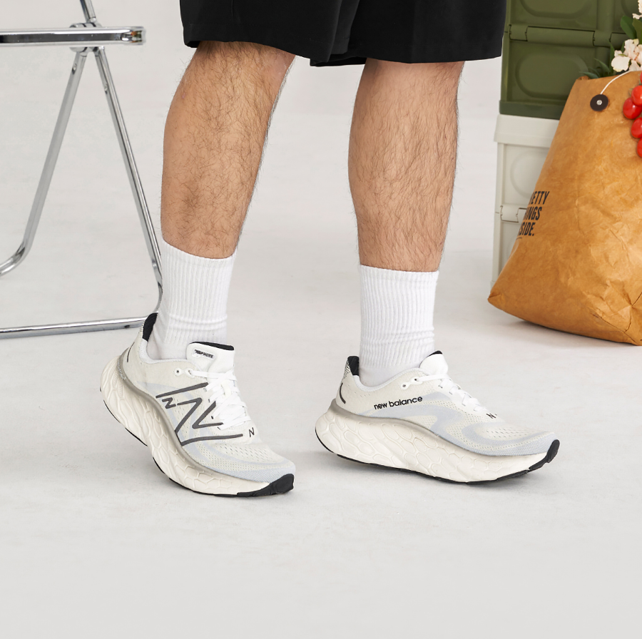 Giày New Balance Fresh Foam X More v4 'White Black' MMORCW4 - Ảnh 6