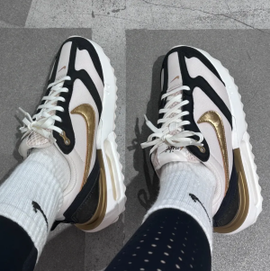 Alternative view of Giày Nike Air Max 1 'White Black' DZ2620-110