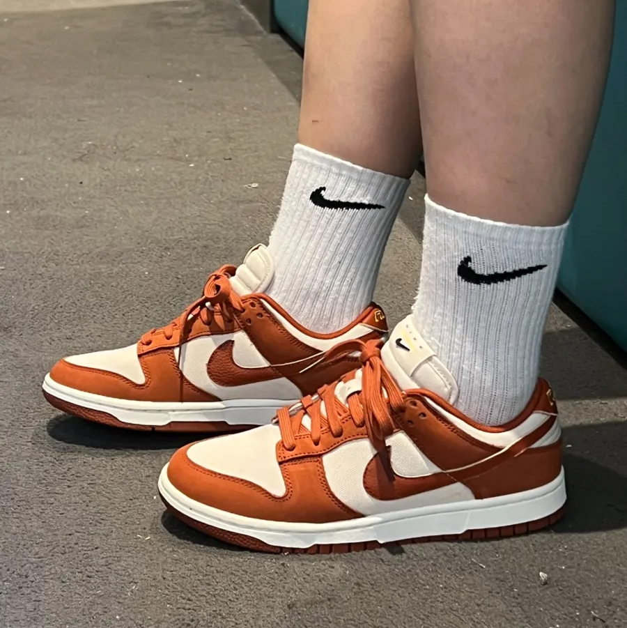 Giày Nike Dunk Low LX 'Rugged Orange' DZ2710-101 - Ảnh 4