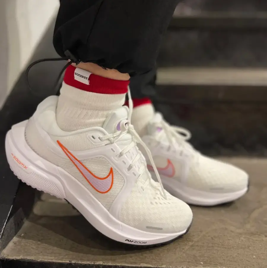 Alternative view of Giày Nike Air Zoom Vomero 16 'Summit White Doll White' DA7698-102