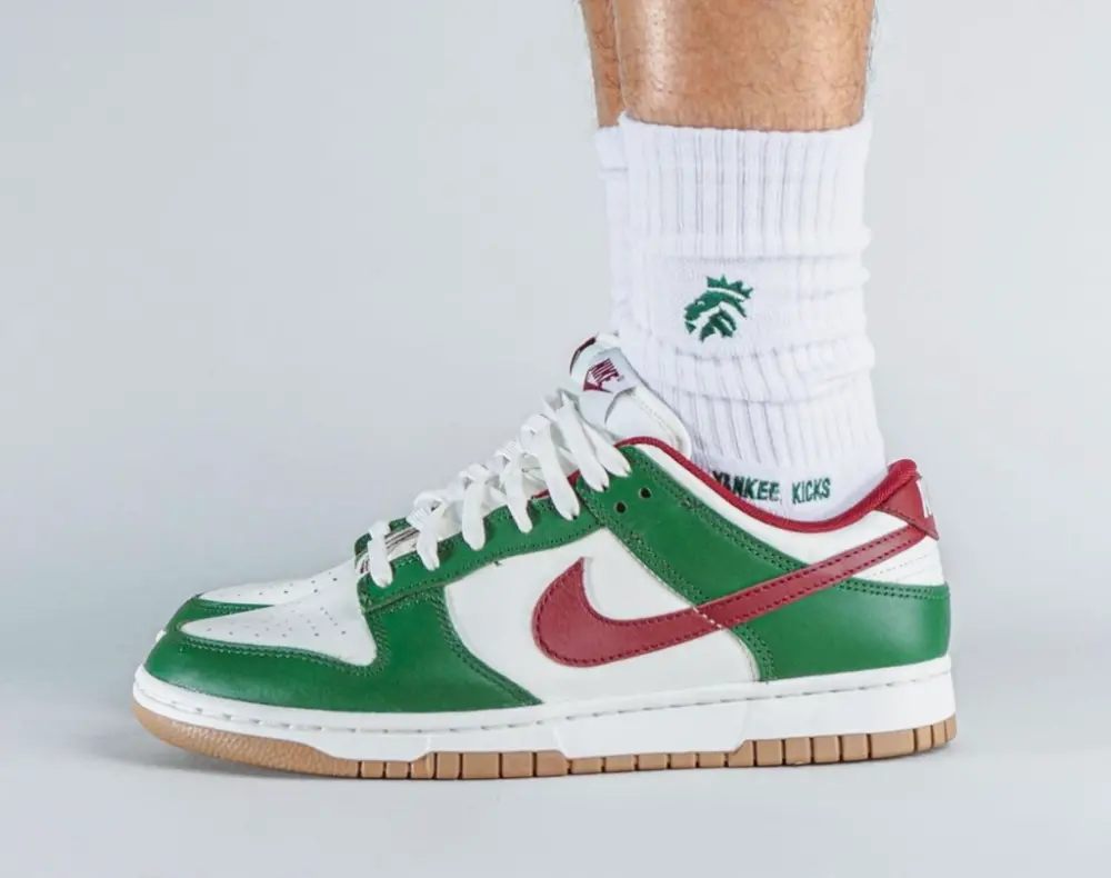 Alternative view of Giày Nike Dunk Low 'Gorge Green' FB7160-161