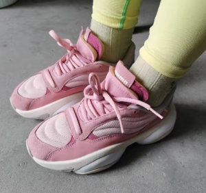 Alternative view of Giày Puma Alteration Moon Boot 'Bridal Rose' 373245-03