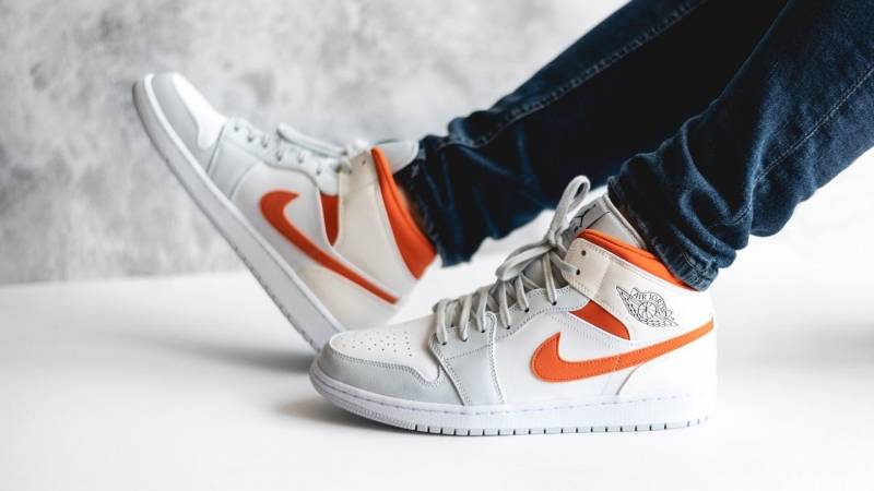 Giày Nike Air Jordan 1 Mid 'Starfish Pure Platinum' CW7591-100 - Ảnh 7
