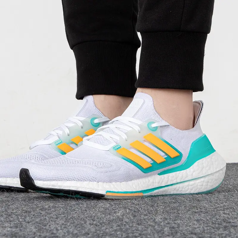 Alternative view of Giày Adidas UltraBoost 22 'White Mint Rush' GX5463
