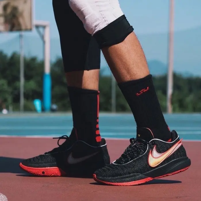 Alternative view of Giày Nike LeBron 20 ‘Bred’ DJ5422-001