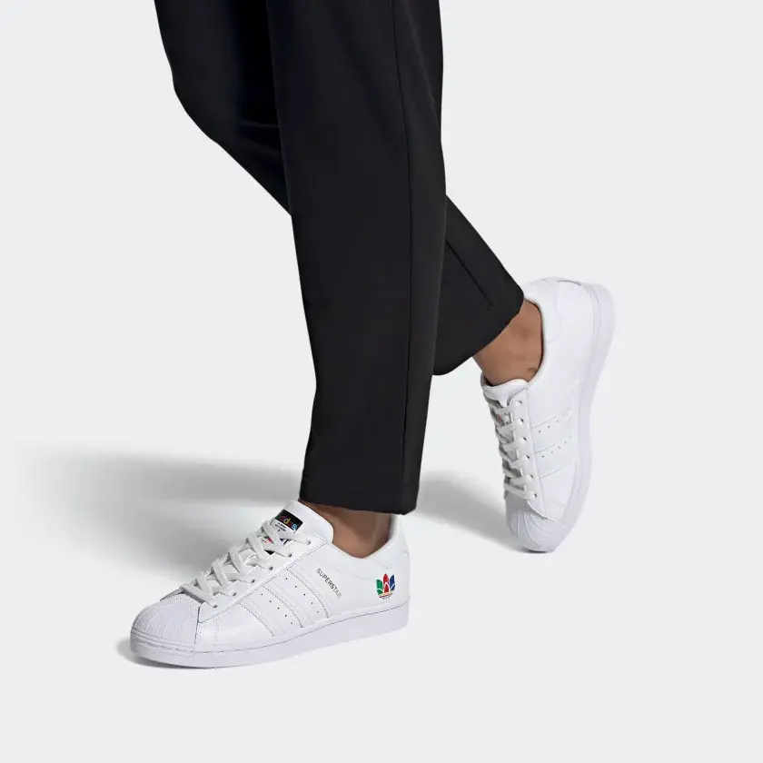 Alternative view of Giày Adidas Wmns Superstar 'White Real Magenta' FW3694
