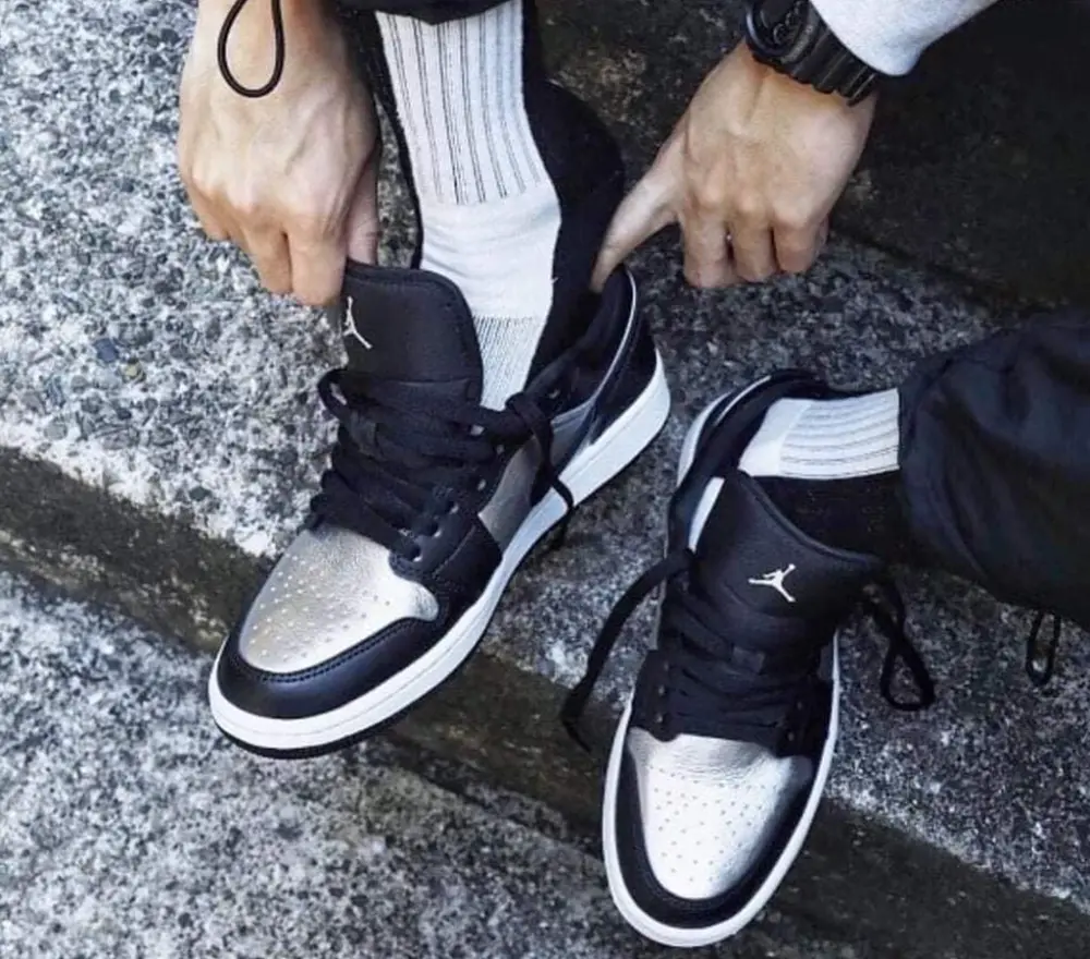 Giày Nike Air Jordan 1 Low SE 'Black Metallic Silver' DA5551-001 - Ảnh 4