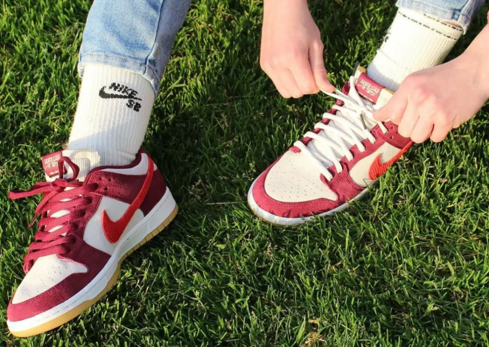 Alternative view of Giày Nike SB Dunk Low 'Skate Like a Girl' DX4589-600