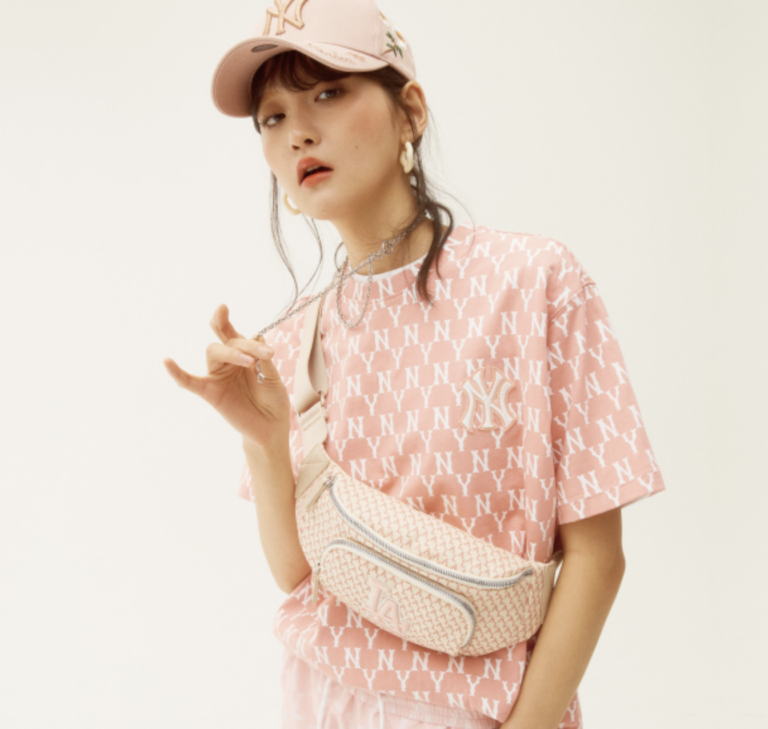 Áo MLB Monogram All Over Over Fit Short Sleeve Pink 31TSM1131-50P - Ảnh 3