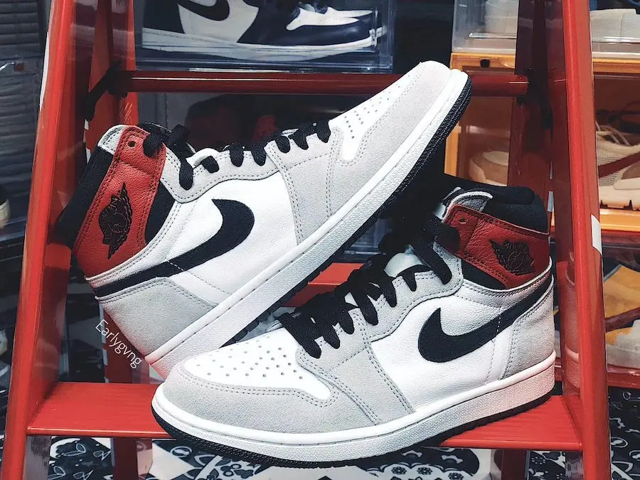 Alternative view of Giày Nike Air Jordan 1 Retro High OG 'Light Smoke Grey' 555088-126