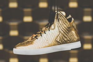 Alternative view of Giày Nike LeBron 11 NSW Lifestyle 'Black History Month QS' 649396-700