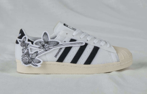 Alternative view of Giày Adidas Sneakersnstuff x Superstar 80s 'Kinenbi' FY0642