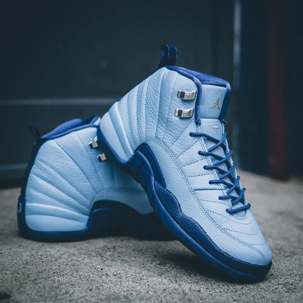 Alternative view of Giày Nike Air Jordan 12 Retro 'Hornets' 510815-418