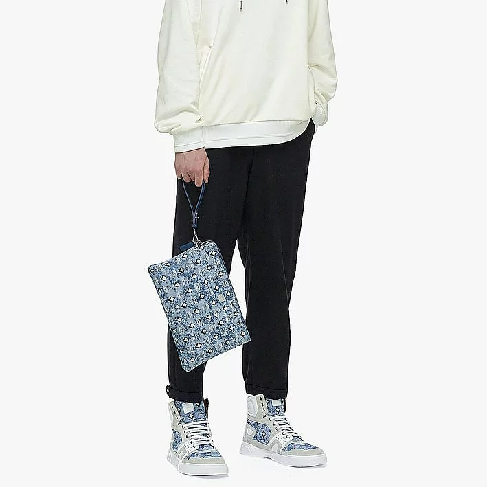 Túi MCM Standing Wristlet Pouch in Vintage Jacquard Monogram MXZBATQ01LU001 - Ảnh 4