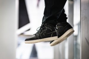 Alternative view of Giày Nike Air Jordan 1 Retro High Premium 'Black Desert Sand' AA3993-021