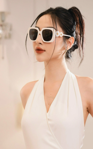 Alternative view of Kính Versace Square Sunglasses 'White' VE4434-314
