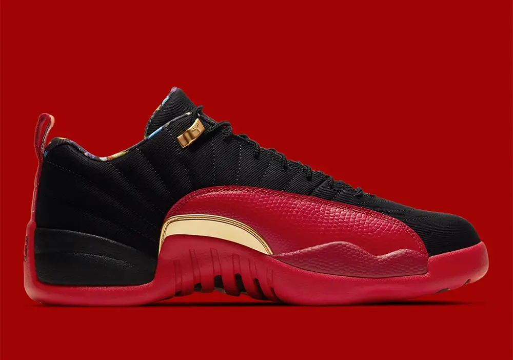 Alternative view of Giày Nike Air Jordan 12 Low SE GS 'Super Bowl' DH9695-001