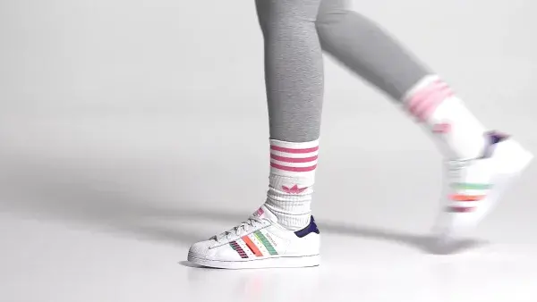 Alternative view of Giày Adidas Originals Superstar 'White Pink' GW9783
