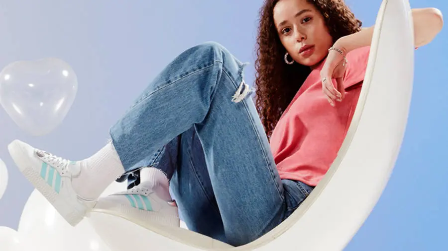 Alternative view of Giày Adidas Originals X Swarovski Sambarose 'White Aqua' GZ8618