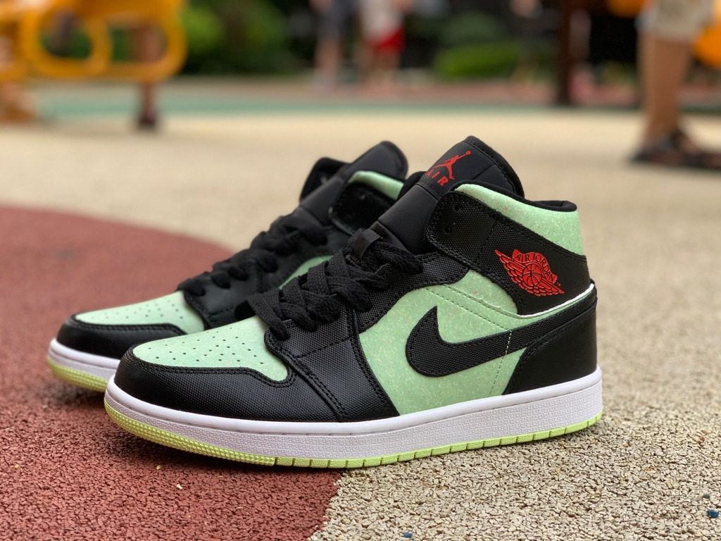 Giày Nike Wmns Air Jordan 1 Mid SE 'Black Barely Volt' CV5276-003 - Ảnh 2