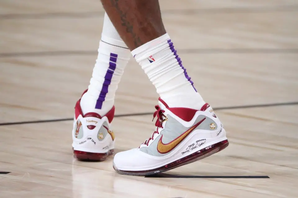 Alternative view of Giày Nike LeBron 7 QS GS 'MVP' CZ8899-100